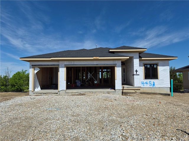 4453 Tee Box Drive, Basehor, KS 66007