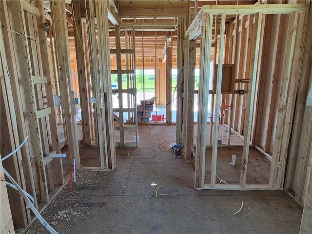 4453 Tee Box Drive, Basehor, KS 66007