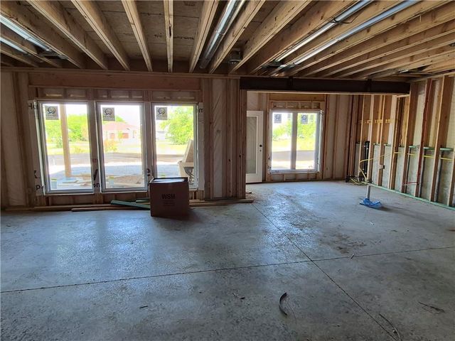 4453 Tee Box Drive, Basehor, KS 66007