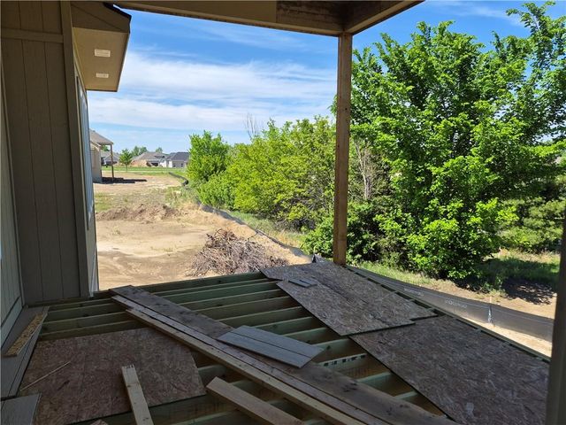 4453 Tee Box Drive, Basehor, KS 66007