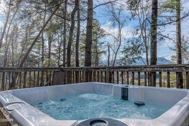 3226 Priscilla Heights Lane, Sevierville, TN 37862