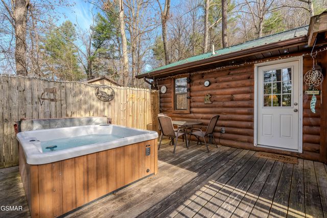 3226 Priscilla Heights Lane, Sevierville, TN 37862