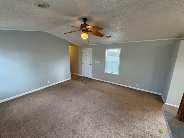 95 Hunters Circle, Victoria, TX 77905