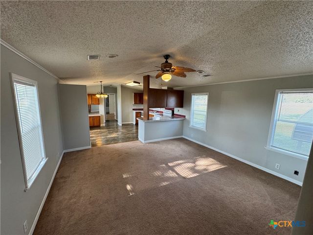 95 Hunters Circle, Victoria, TX 77905