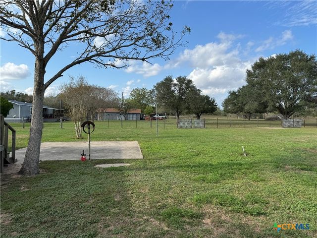95 Hunters Circle, Victoria, TX 77905