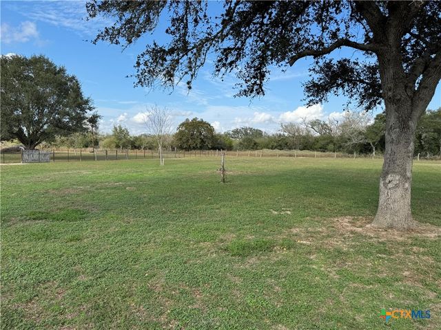 95 Hunters Circle, Victoria, TX 77905