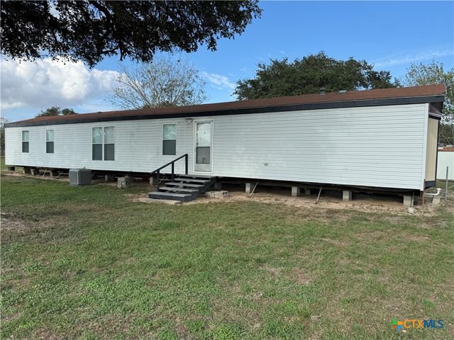 95 Hunters Circle, Victoria, TX 77905