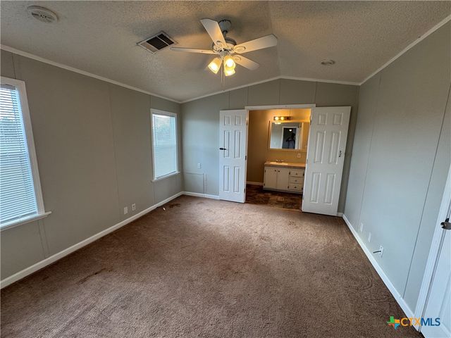 95 Hunters Circle, Victoria, TX 77905