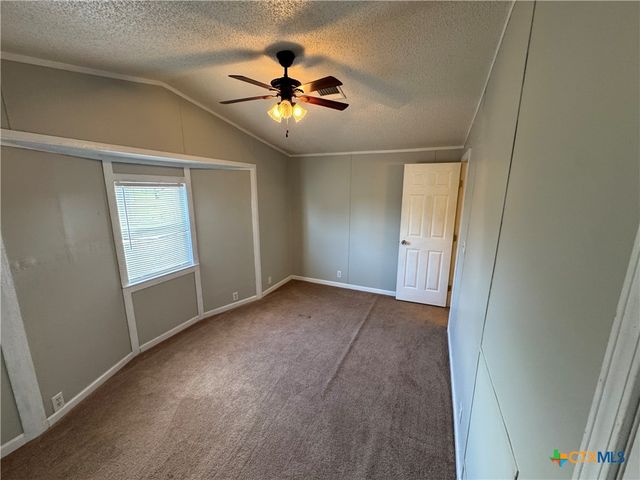 95 Hunters Circle, Victoria, TX 77905