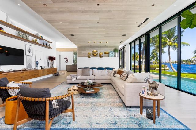 516 Mola Ave, Fort Lauderdale, FL 33301