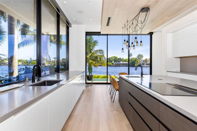 516 Mola Ave, Fort Lauderdale, FL 33301