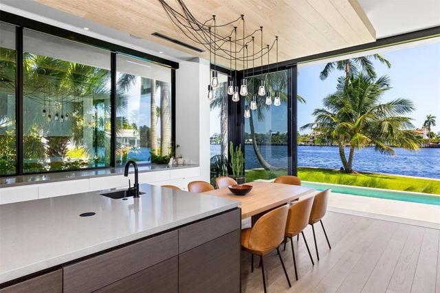 516 Mola Ave, Fort Lauderdale, FL 33301