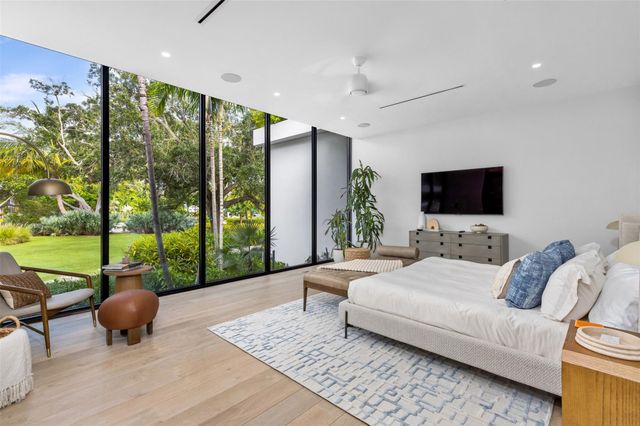 516 Mola Ave, Fort Lauderdale, FL 33301