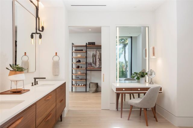 516 Mola Ave, Fort Lauderdale, FL 33301