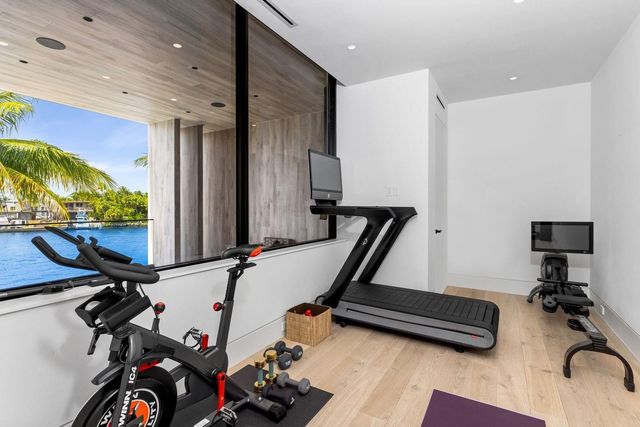 516 Mola Ave, Fort Lauderdale, FL 33301