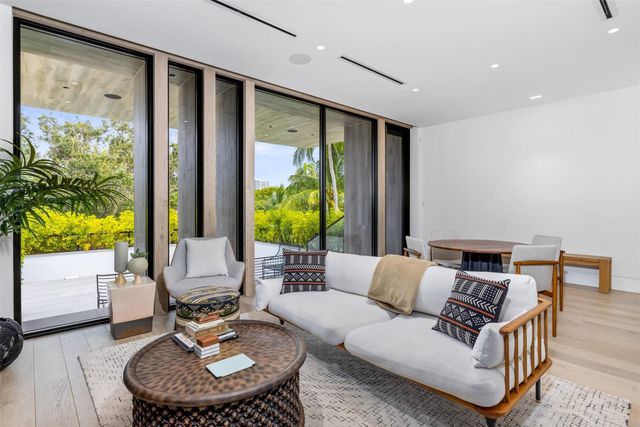 516 Mola Ave, Fort Lauderdale, FL 33301