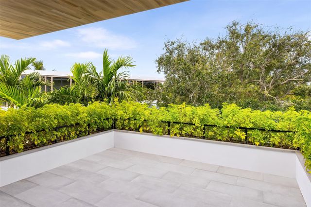 516 Mola Ave, Fort Lauderdale, FL 33301