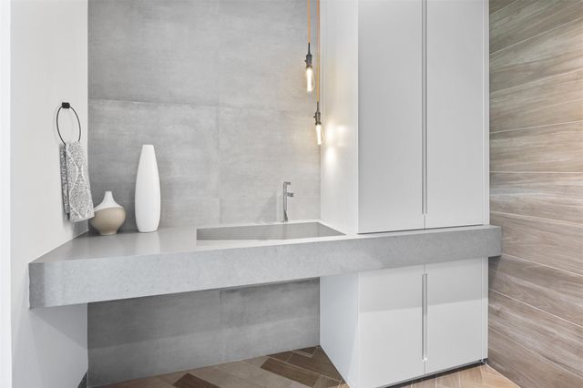 516 Mola Ave, Fort Lauderdale, FL 33301