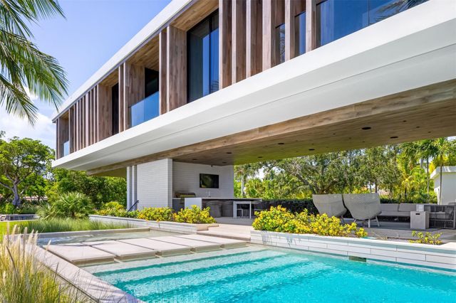 516 Mola Ave, Fort Lauderdale, FL 33301