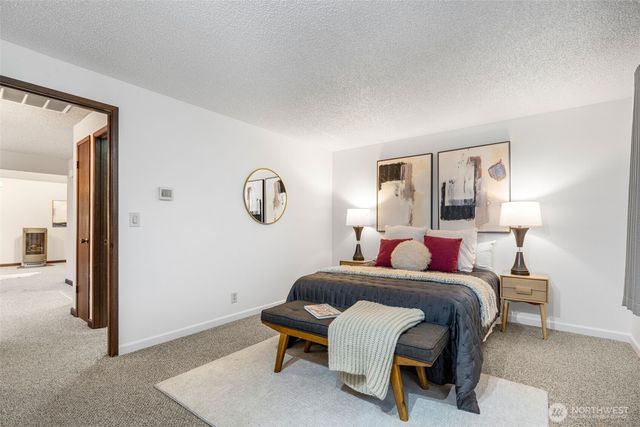 24709 13th Avenue S, Des Moines, WA 98198