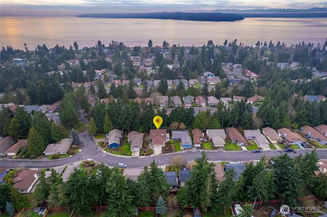 24709 13th Avenue S, Des Moines, WA 98198