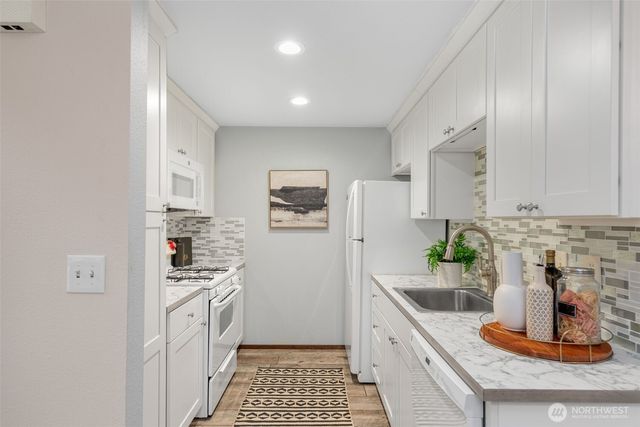 24709 13th Avenue S, Des Moines, WA 98198