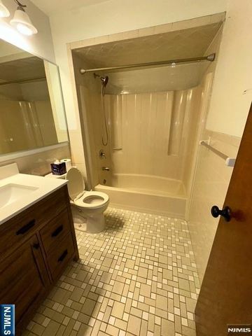 45 John Street 3A, Bloomfield, NJ 07003