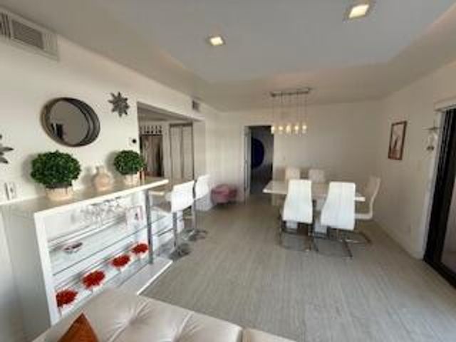 330 SE 20th Avenue 306, Deerfield Beach, FL 33441