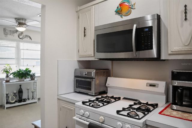 10038 62ND TERRACE N 15, St Petersburg, FL 33708
