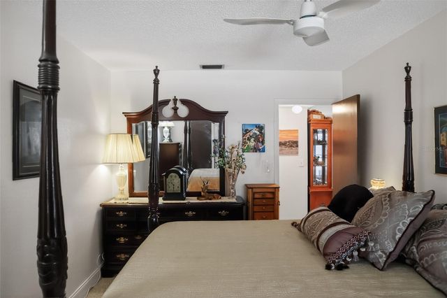 10038 62ND TERRACE N 15, St Petersburg, FL 33708