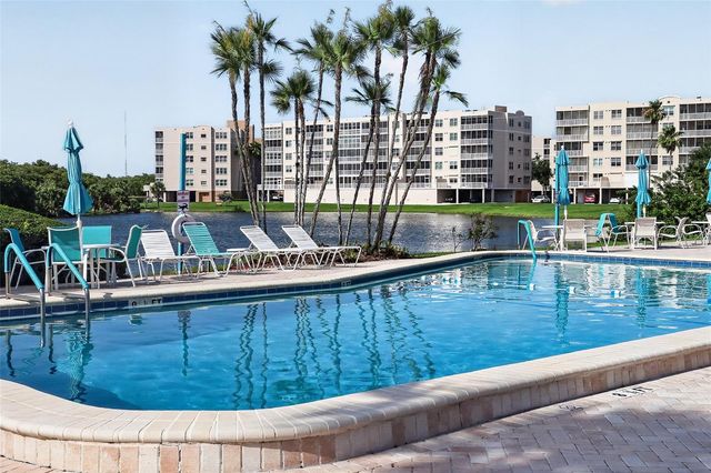 10038 62ND TERRACE N 15, St Petersburg, FL 33708