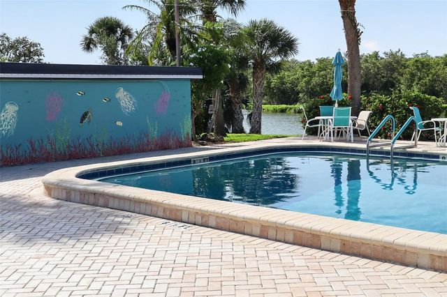 10038 62ND TERRACE N 15, St Petersburg, FL 33708