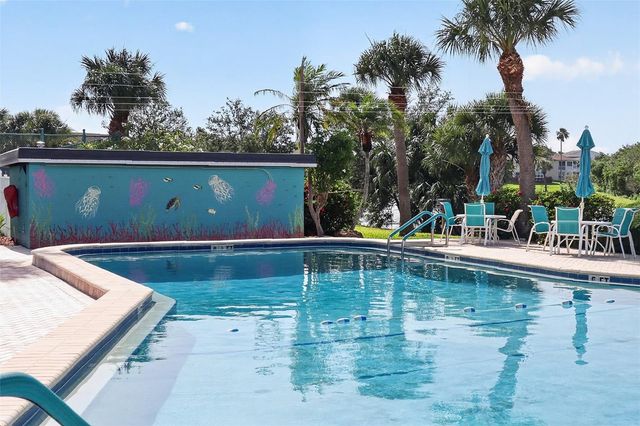 10038 62ND TERRACE N 15, St Petersburg, FL 33708