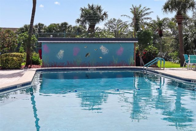 10038 62ND TERRACE N 15, St Petersburg, FL 33708