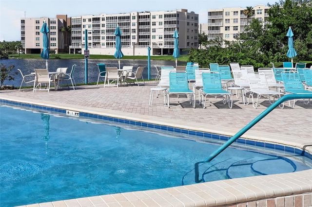 10038 62ND TERRACE N 15, St Petersburg, FL 33708