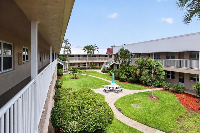 10038 62ND TERRACE N 15, St Petersburg, FL 33708