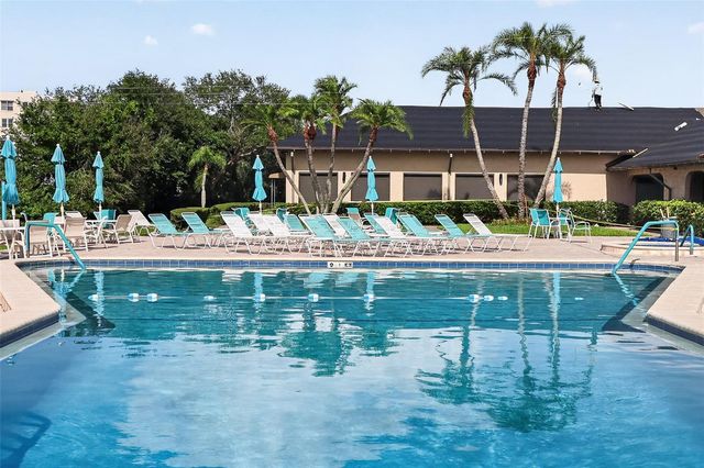 10038 62ND TERRACE N 15, St Petersburg, FL 33708
