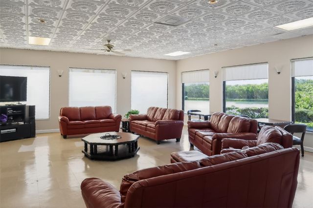 10038 62ND TERRACE N 15, St Petersburg, FL 33708