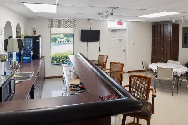 10038 62ND TERRACE N 15, St Petersburg, FL 33708