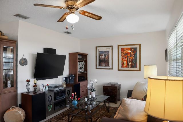 10038 62ND TERRACE N 15, St Petersburg, FL 33708