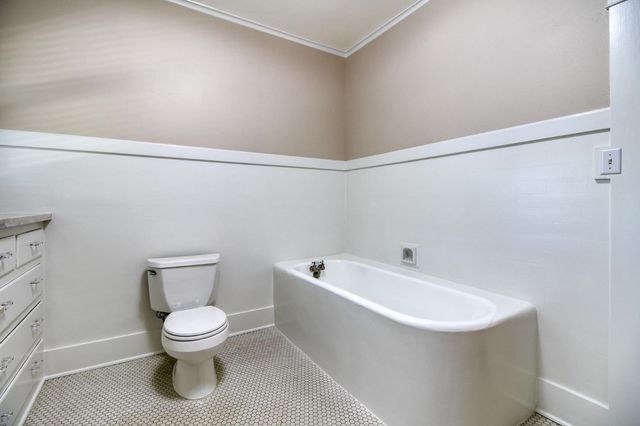 318 California Ave, Oakdale, CA 95361