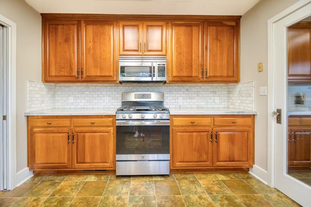 318 California Ave, Oakdale, CA 95361