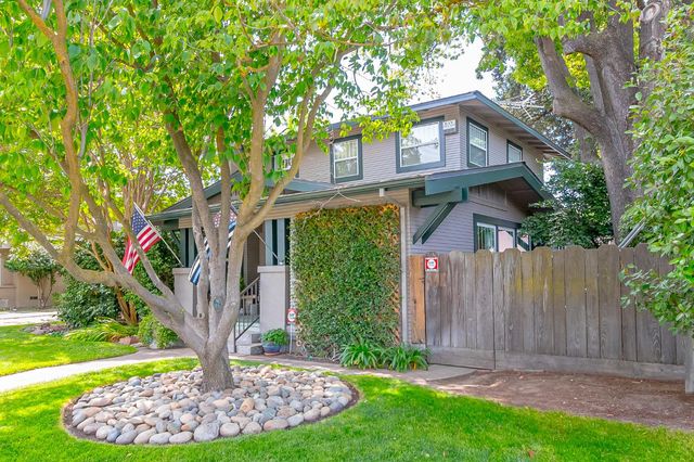 318 California Ave, Oakdale, CA 95361