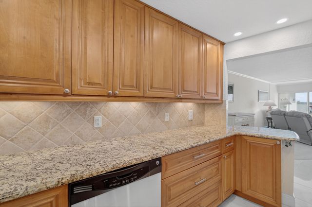 100 Wettaw Lane 6, North Palm Beach, FL 33408