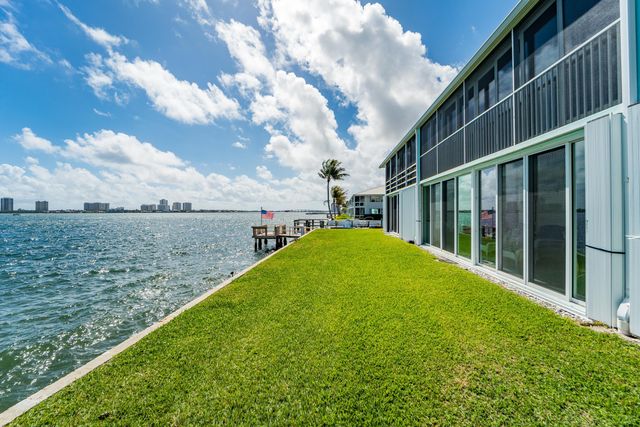 100 Wettaw Lane 6, North Palm Beach, FL 33408