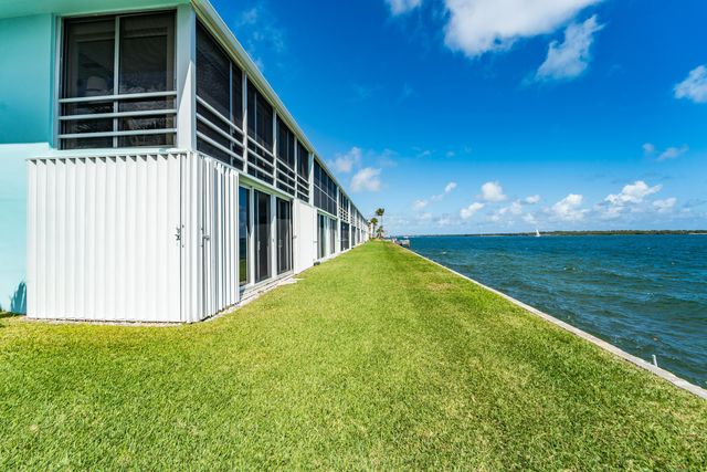 100 Wettaw Lane 6, North Palm Beach, FL 33408