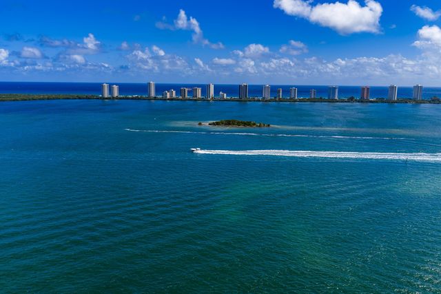 100 Wettaw Lane 6, North Palm Beach, FL 33408