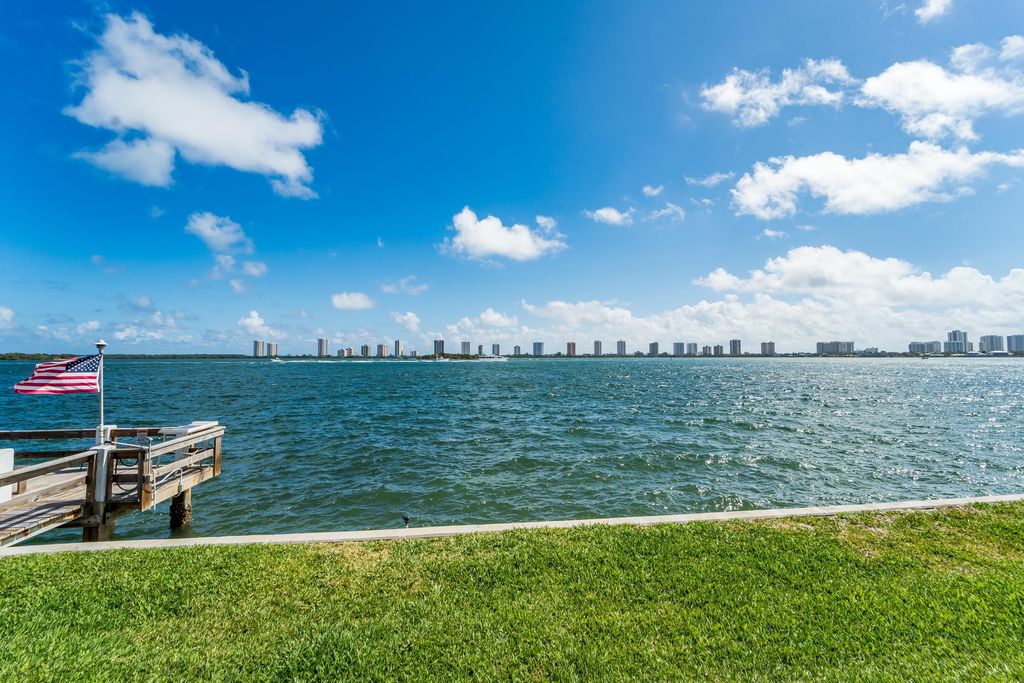 100 Wettaw Lane 6, North Palm Beach, FL 33408