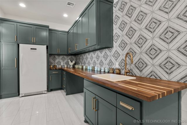 19001 W 41st Street, Sand Springs, OK 74063