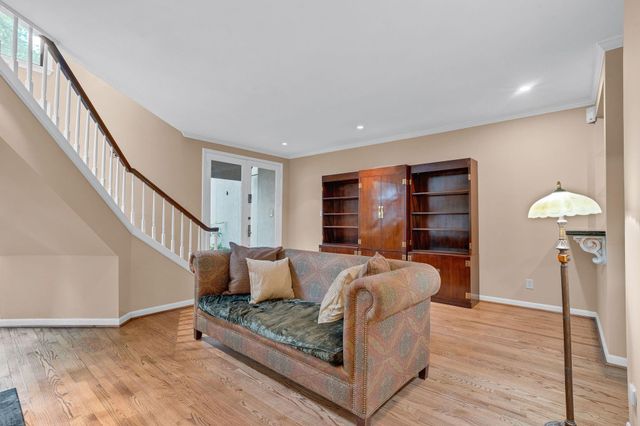 5084 Augusta Street, Houston, TX 77007